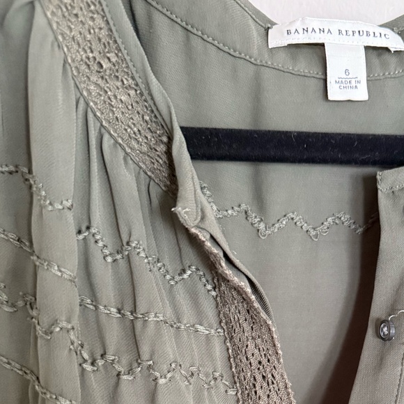 Banana Republic Olive Sleeveless Blouse - Picture 3 of 5